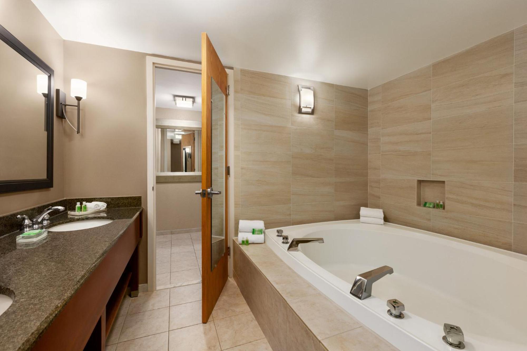 Holiday Inn Washington-Dulles International Airport, An Ihg Hotel Стърлинг Екстериор снимка